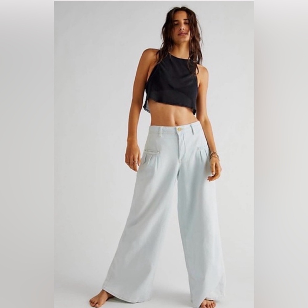Free People Charlie Wide Leg Jeans Pleated Drop Side Pockets Wash Blue 26 bleach